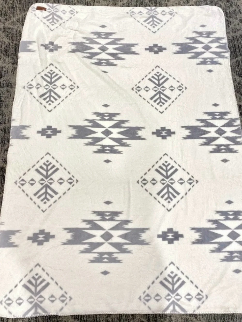 LIKE NEW PENDLETON Ultra Soft Sherpa Fleece Plush Throw 50